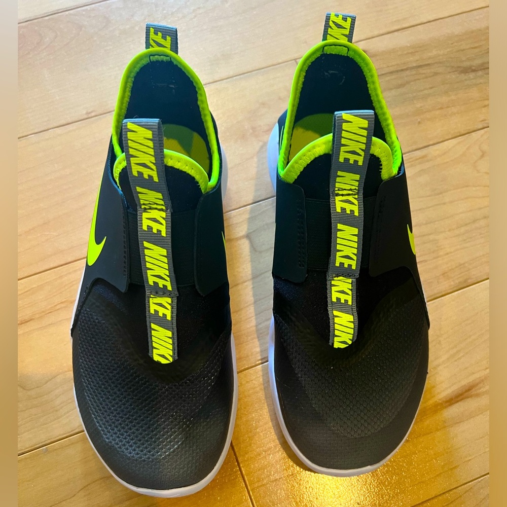 New  — worn only in the house for a few minutes 🤣 — boys Nike shoes size 2. 👟